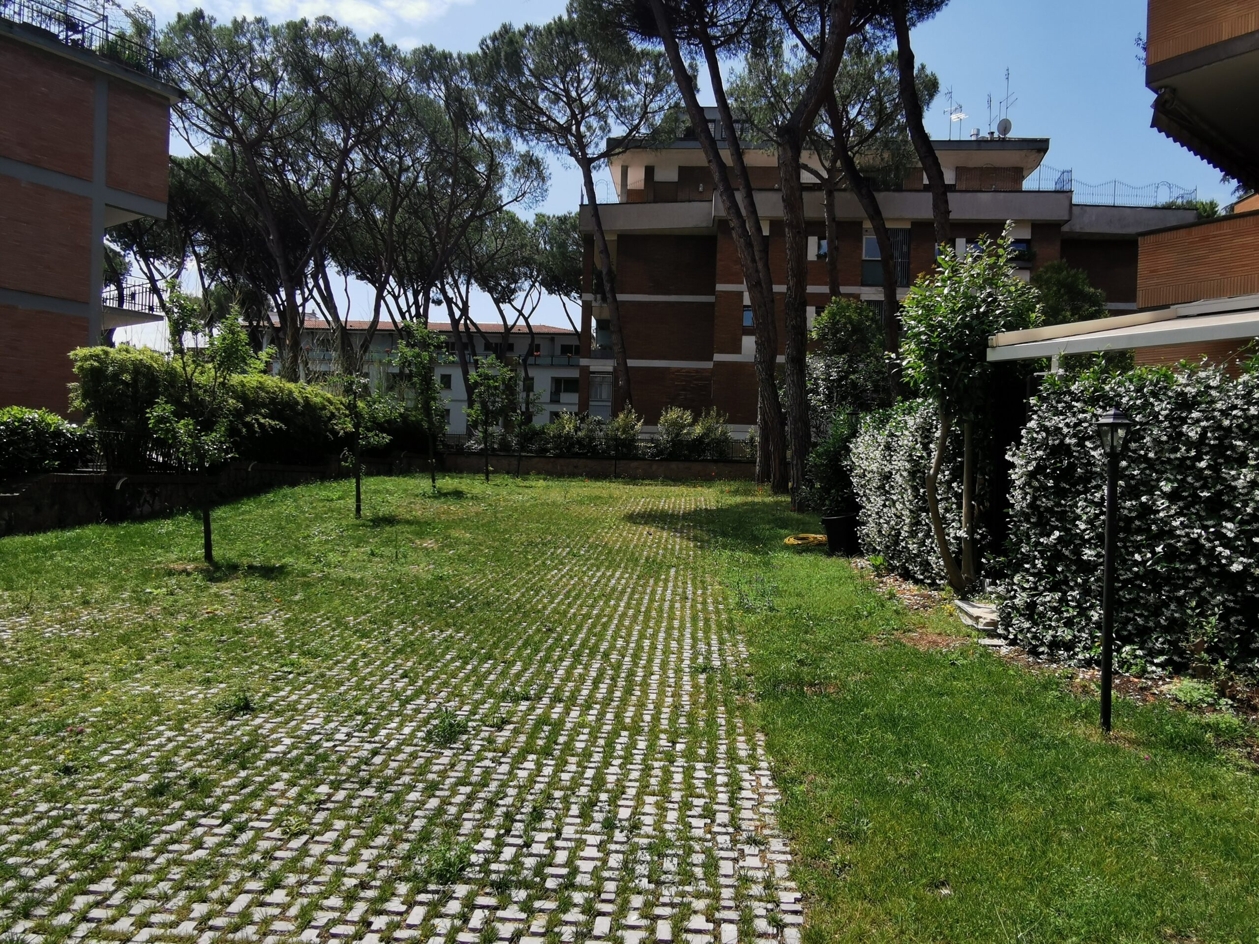 Giardino Condominiale-Parcheggio