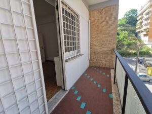Balcone su Largo Ugo Bartolomei (2)