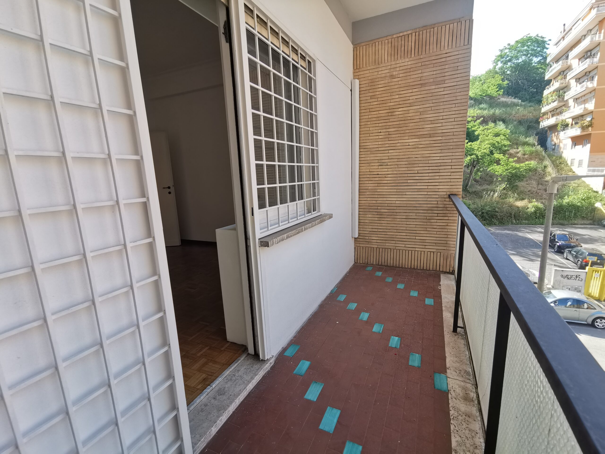 Balcone su Largo Ugo Bartolomei (2)