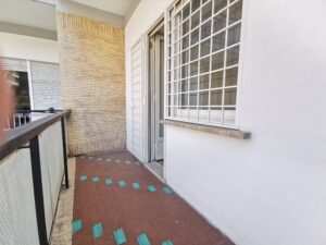 Balcone su Largo Ugo Bartolomei